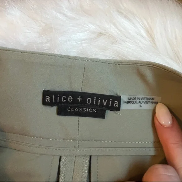 Alice + Olivia Cady High Waisted Shorts - Sage (NWOT) - Picture 5 of 5